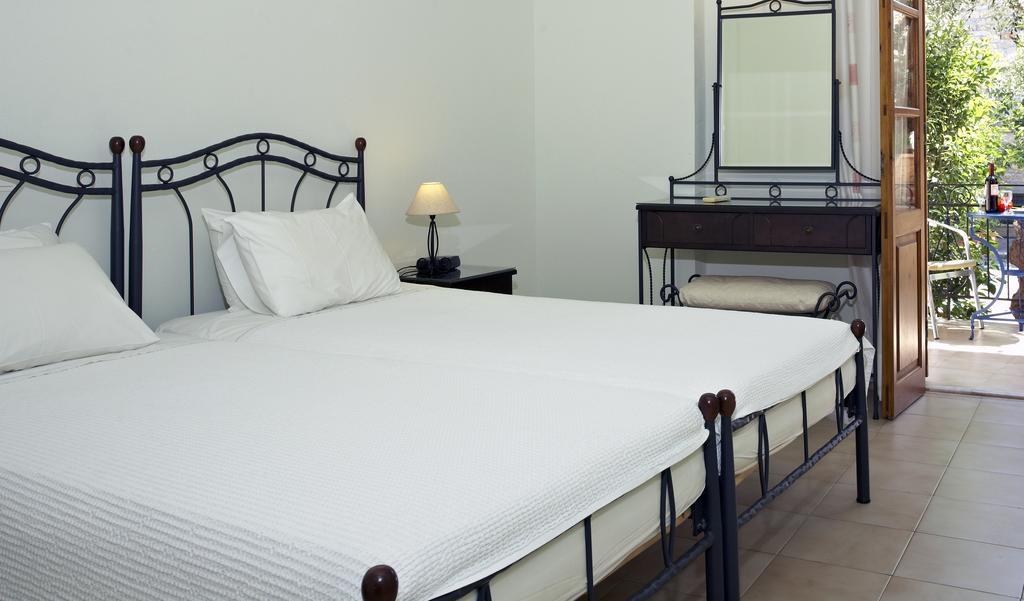 Anniska Hotell Kardhamili Exteriör bild